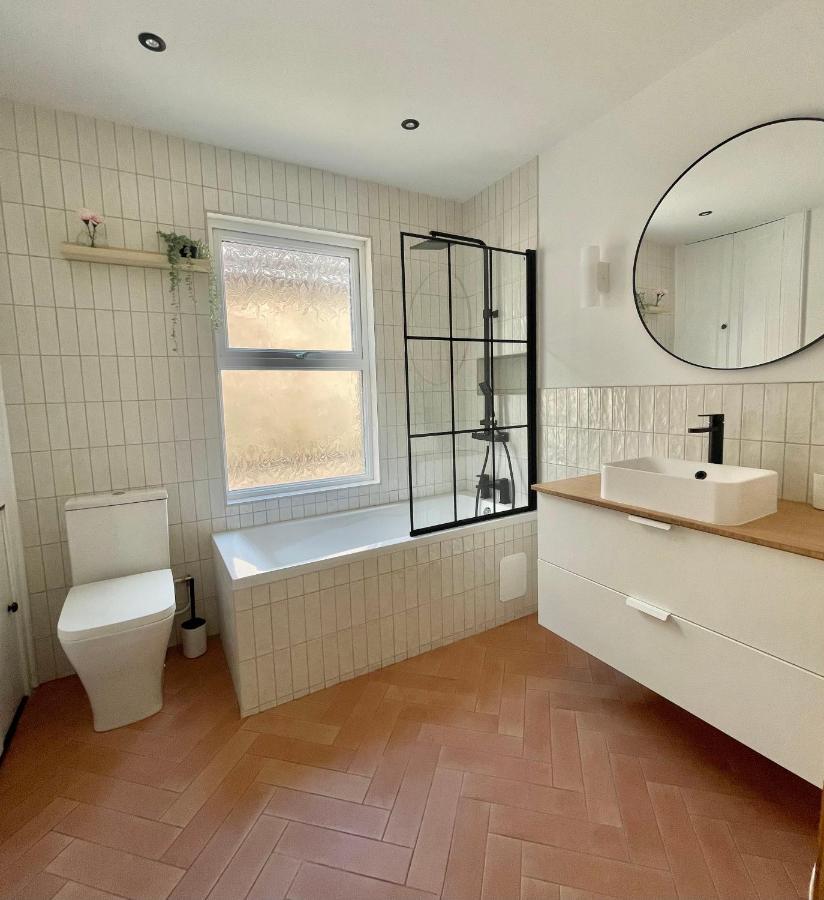 Beautiful Family Home In The Heart Of Суонси Экстерьер фото