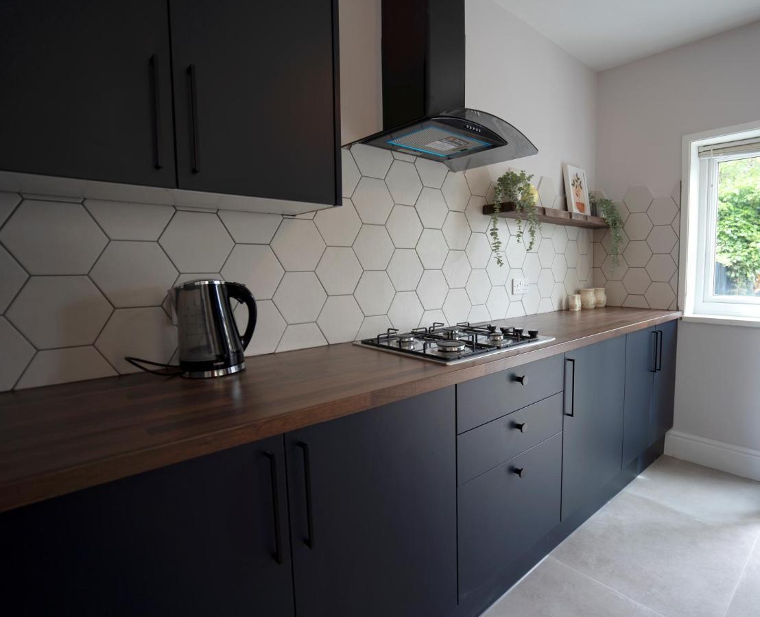 Beautiful Family Home In The Heart Of Суонси Экстерьер фото